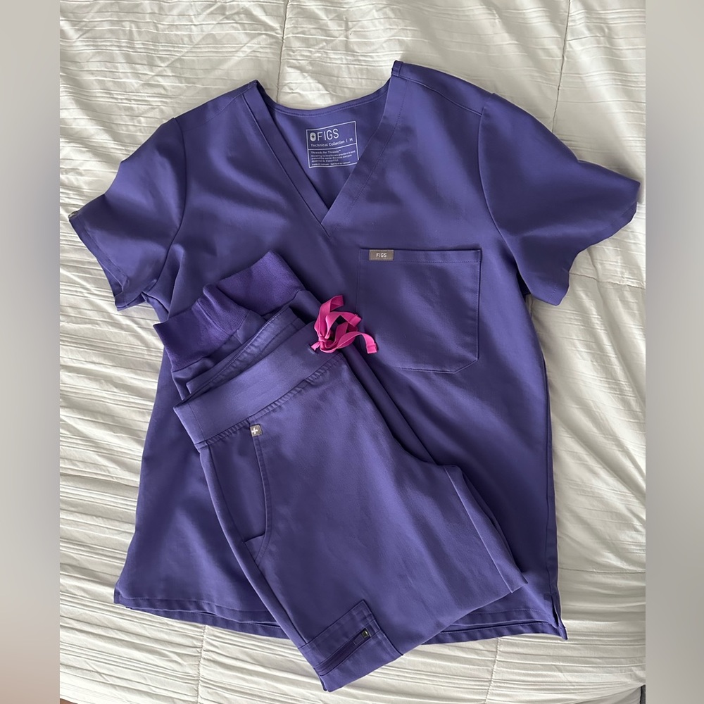 FIGS Amethyst Scrubs EUC